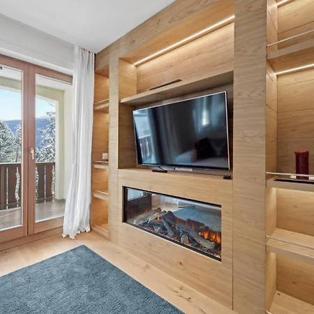 Luxury Lakeview In Center Apartment