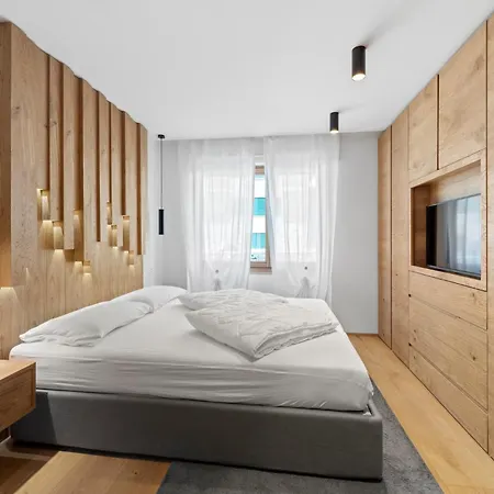 Luxury Lakeview In Center * St. Moritz