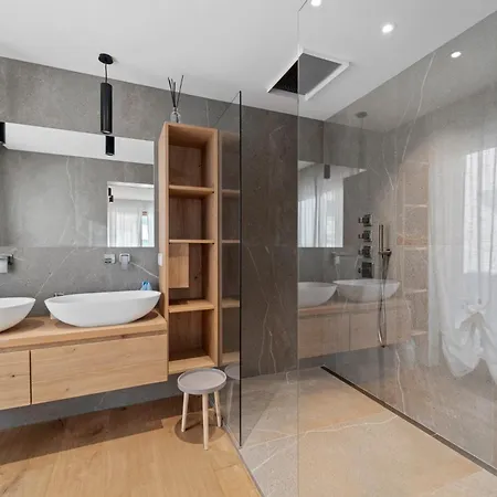 Luxury Lakeview In Center *